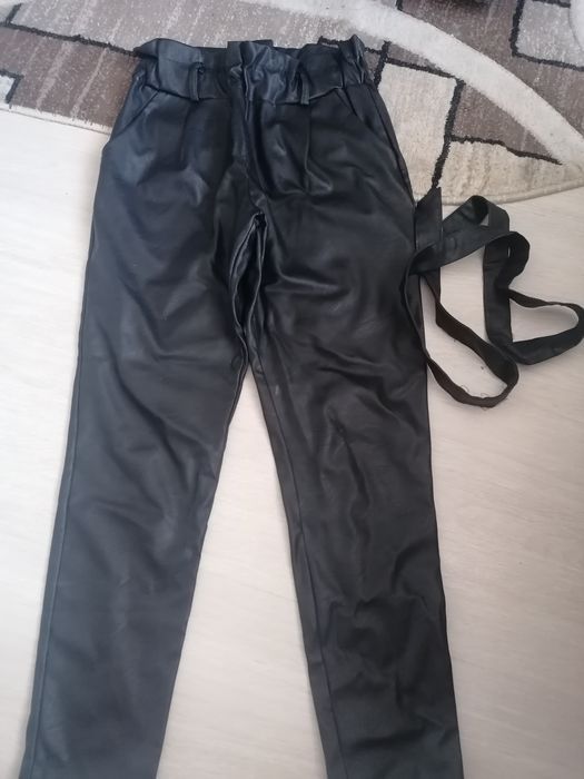Pantaloni imitație piele