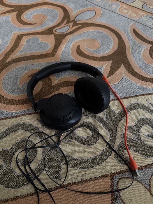 JBL 720BT Black  в супер состояни