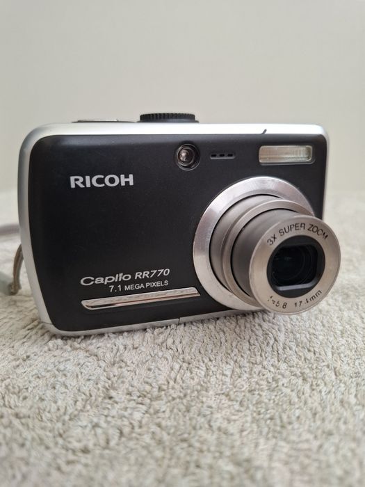 Aparat foto digital Ricoh Caplio RR770
