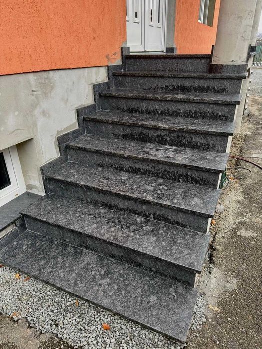 Granit periat  pentru scari exterioare