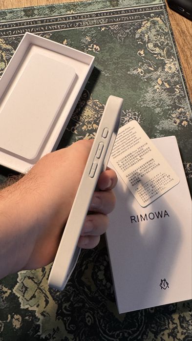 Husa iphone 15 pro Rimowa de aluminiu