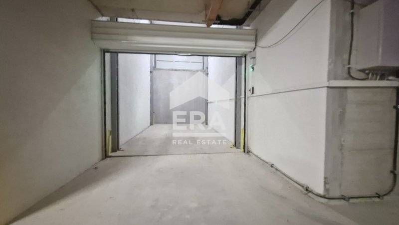 Дава се под наем Гараж / Паркомясто в Варна, Левски - 12 кв.м за 61.2 € - Снимка #2