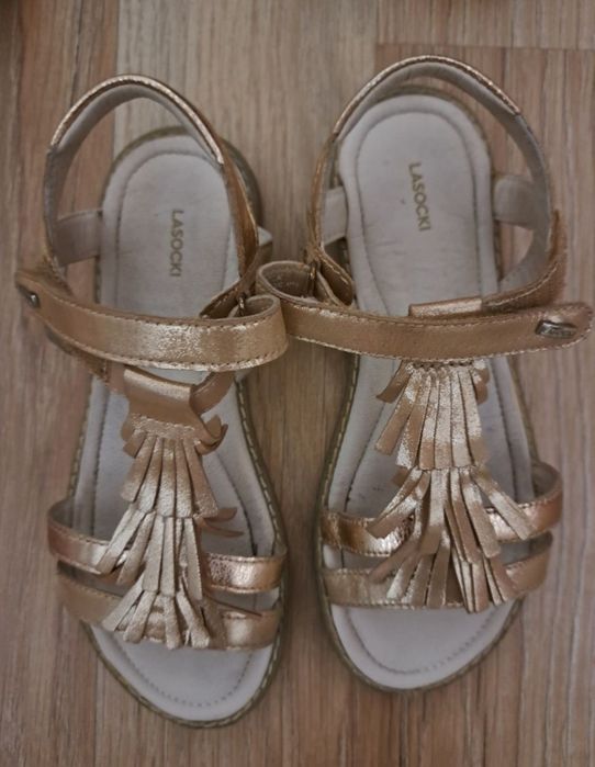 Обувки и сандалети 32 номер