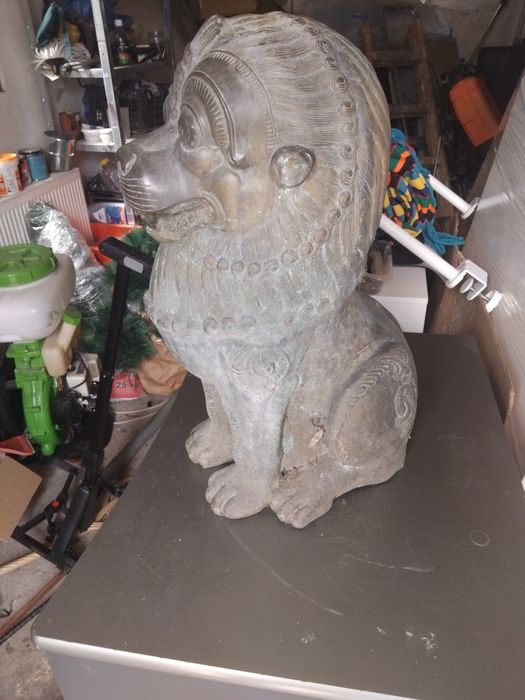 Vând statuie leu