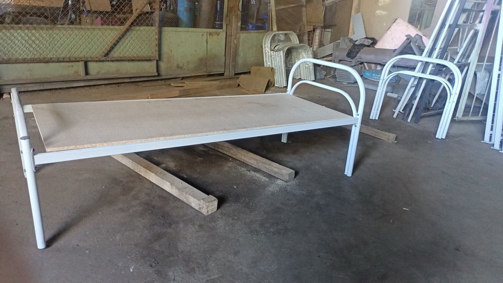 Металлический крават