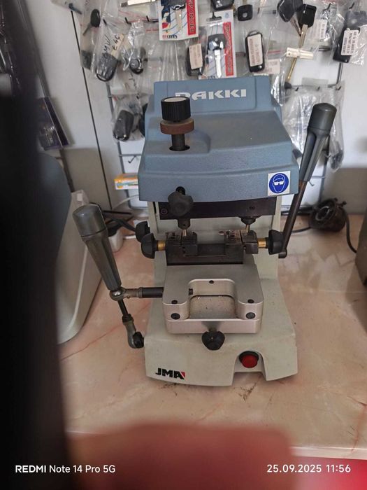 Aparat pentru confectionarea cheilor