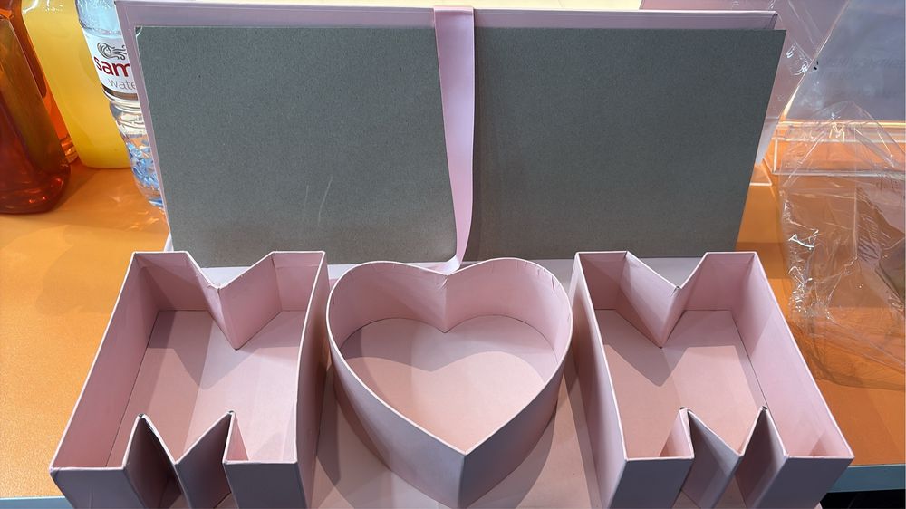 Продам коробки MOM, для клубники в шоколаде