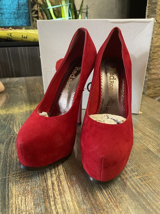 Продам женский туфли