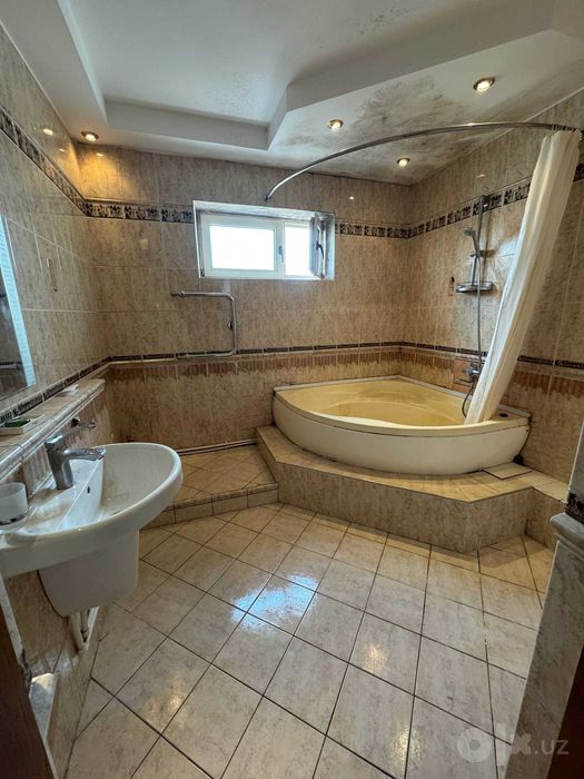 Продаётся своя 4-комнатная квартира 150 м² по центр-й улице Мирабад
