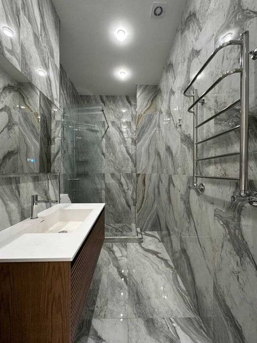 Гостиница России-Дуплекс! Сдаётся 4-х комнатная квартира в центре!