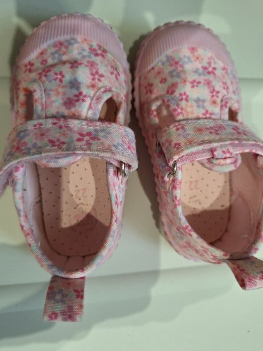 Tenisi/papuci de casa ca noi