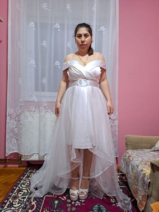 Vând rochie purtata o singura data