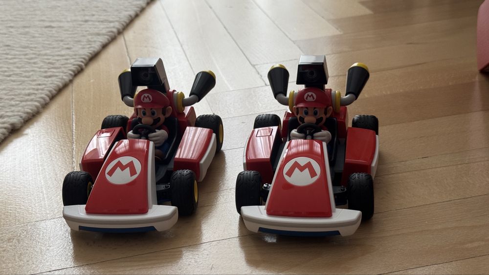 Nintendo Switch 1 + Mario Kart cu traseu + jocuri