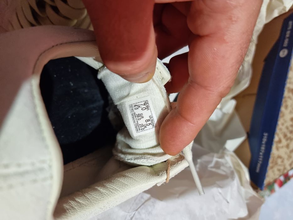 Vând sneakers unisex