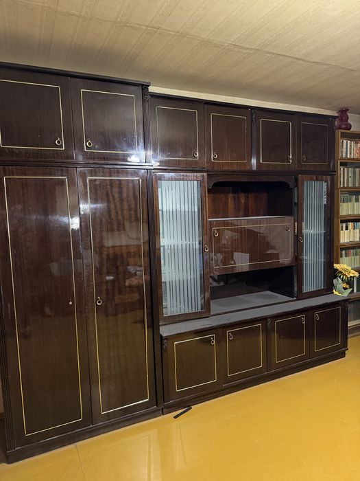 Отдам даром стенки для гостинной