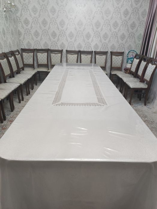 Стол со стулями в отличном состояние