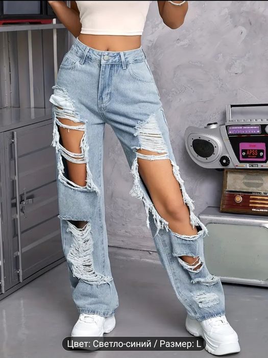 Рваные прямые джинсы