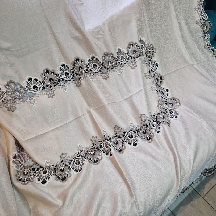 Față de masă cu broderie