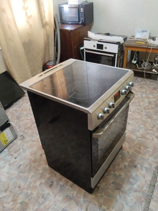 Продам стеклокерамическую Hansa