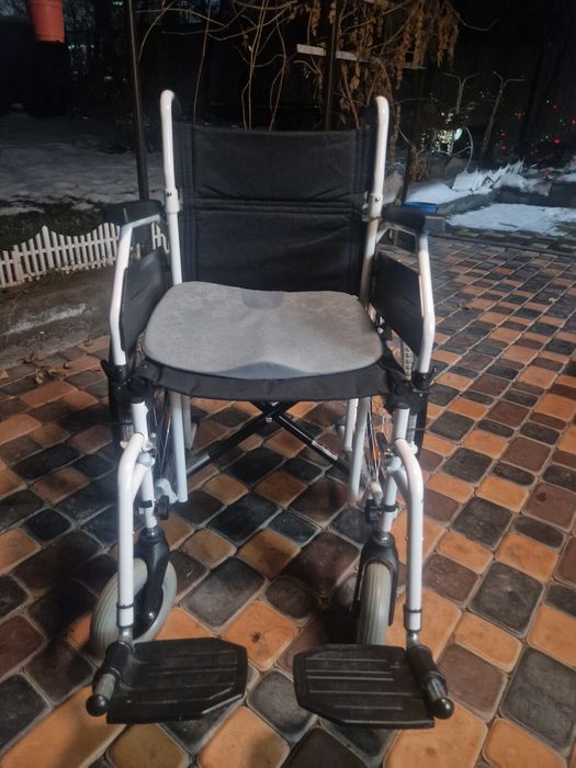 Инвалидная коляска продаётся