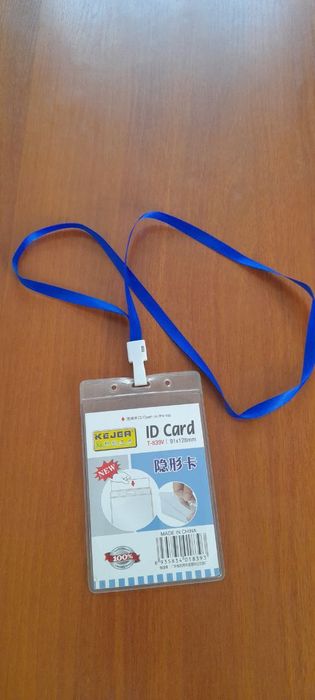 Бейджик B8 и 91х128 (вертикальный ) с лентой (Rangli lentasi bn) Optom