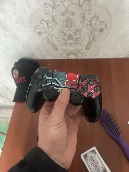 Продаю два жестика плейс 4