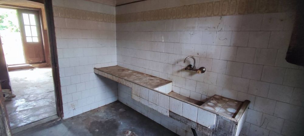 Продавам стара  тухлена къща