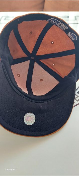 Страхотни шапки с козирка