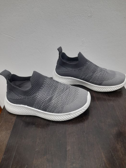 Продам кроссовки 34 размер