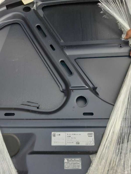 Капот на Audi A4 B7 2004 год