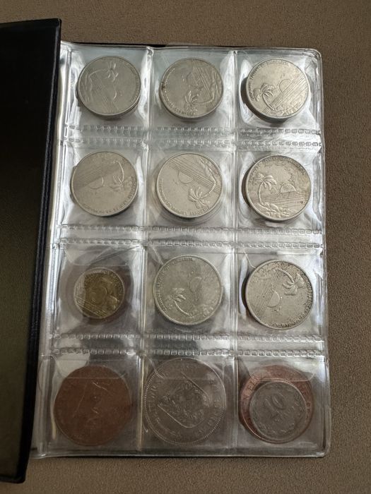 40 монети от различни  държави + Албум