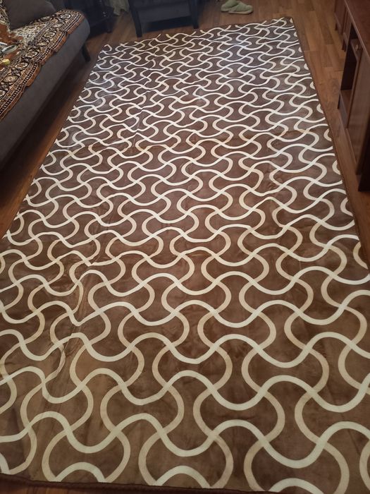 Продам ковер новый 375×195см.