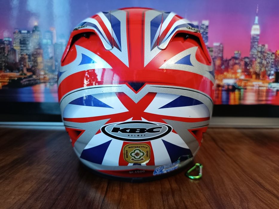 Мото шлем от бренда KBC