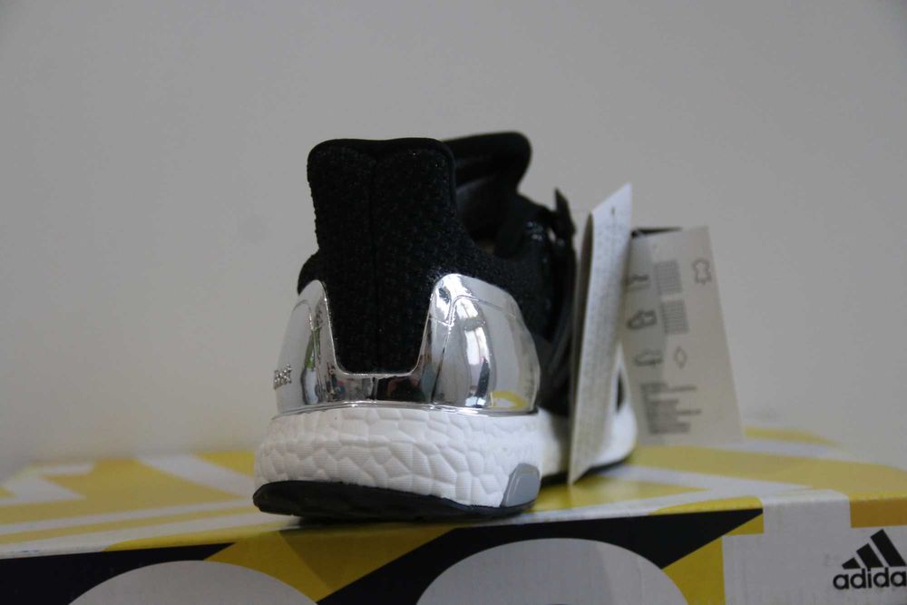 Adidas Ultra Boost - Черно и сребристо, размер 41 1/3 (26 см)