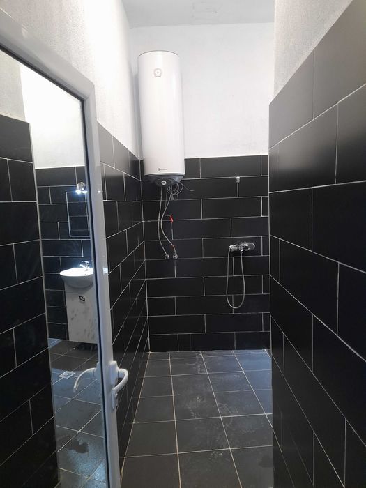 Дава се под наем Магазин в Петрич - 100 кв.м за 300 € - Снимка #3