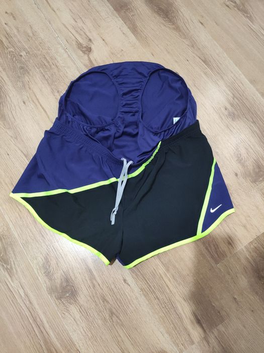 Pantaloni scurți de damă Nike mărimea L