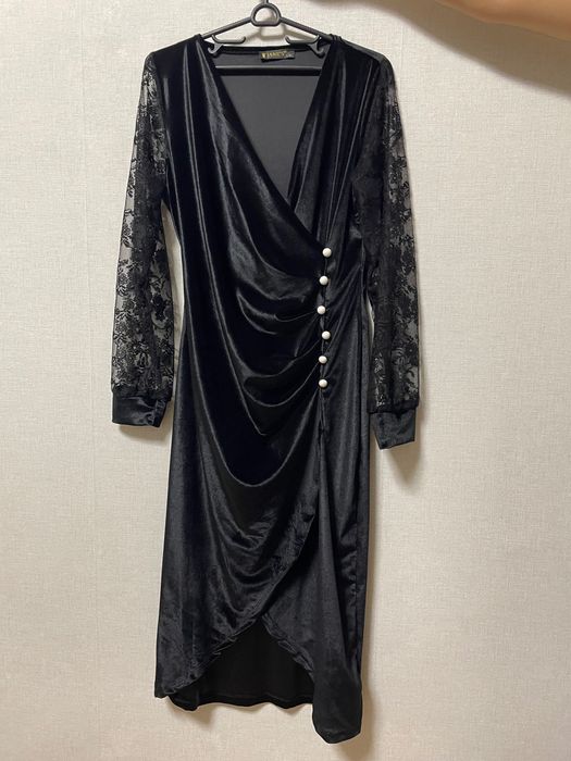 Нова черна рокля с дантелени ръкави