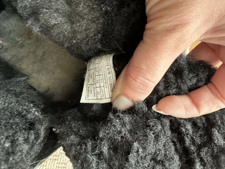 Cizme UGG din piele, detaliul imblanit detasabil, 36