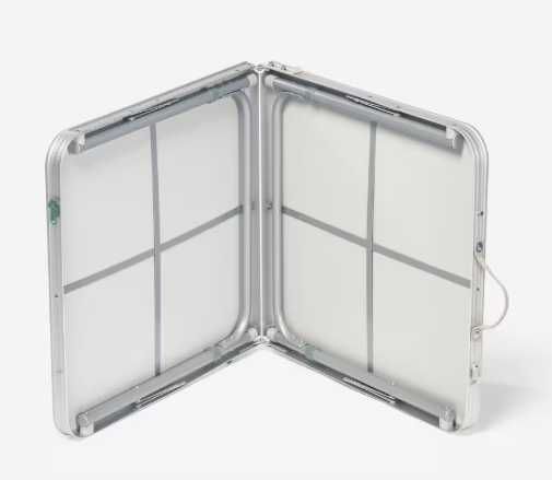 Masă pliantă Decathlon pentru camping