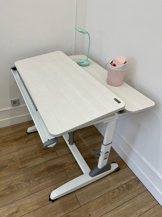 Стол парта трансформер для письма, чтения, рисования.