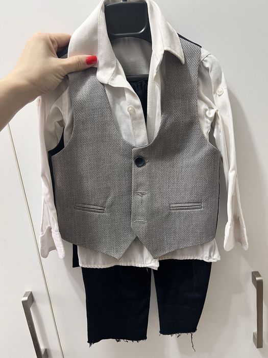 Костюм на малчика(пиджак,рубашка,жилетка,брюки)размер 6-12 мес