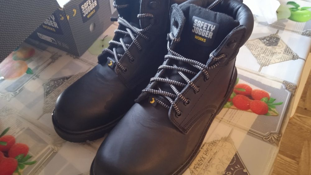 Сатылады осенний аяқ киім