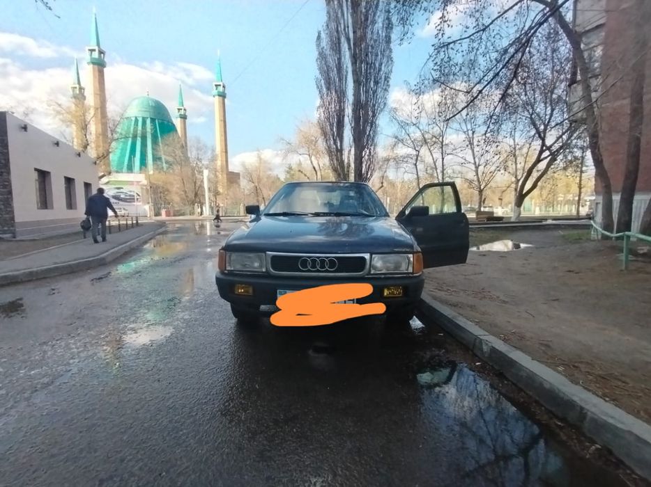 Автомобиль Ауди Б3