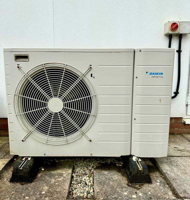 Продажба и монтаж на термопомпи, пелетни котли, соларни панели