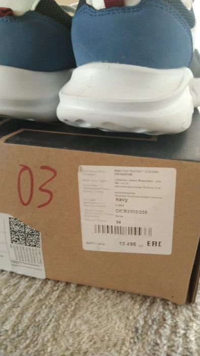 Продам кроссовки  размер 35