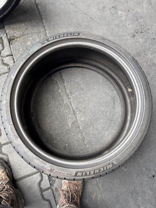 245/35/20 Michelin