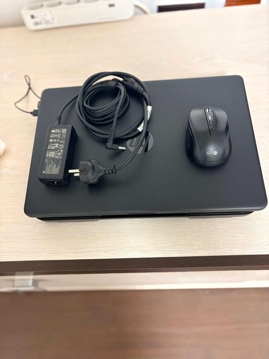 Vând laptop HP Diagonala 15.6