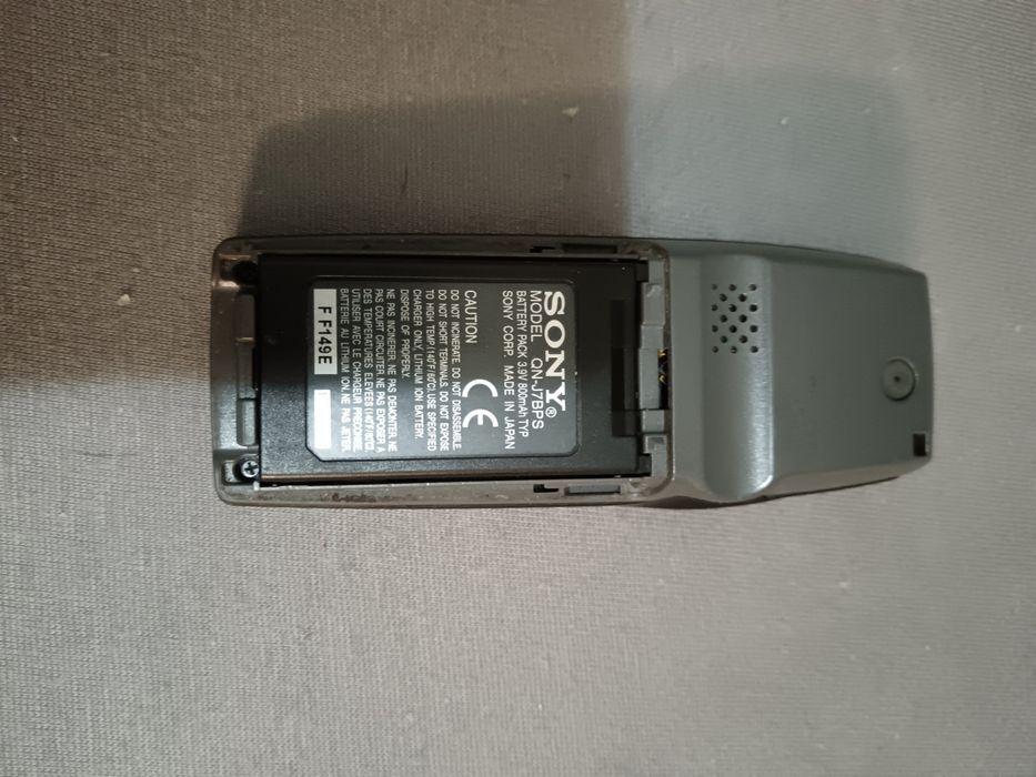 Продавам стари мобилни телефони