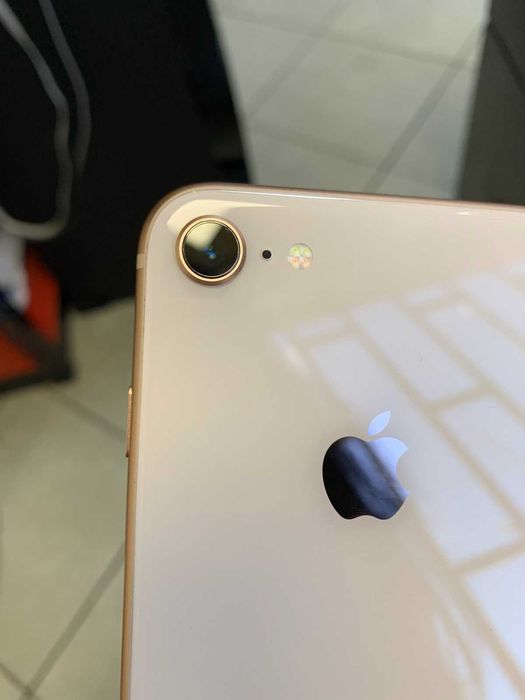 iPhone 8 • 64GB