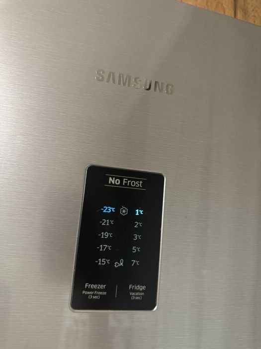 Холодильник Samsung